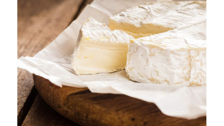 100 Gramm Weichkäse (wie Brie oder Camembert) enthalten 60 bis 80 Mikrogramm Folsäure