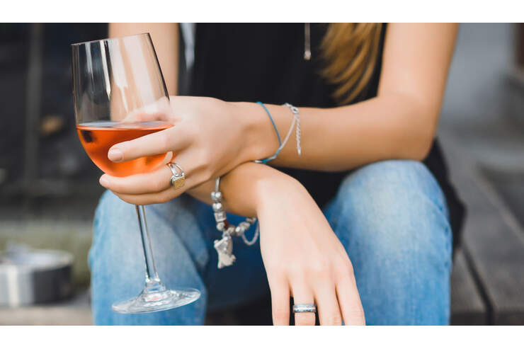 Wie man Rotwein trinkt, um Gewicht zu verlieren