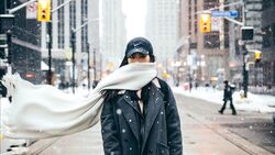 9 Techniken, einen Schal super schön zu binden