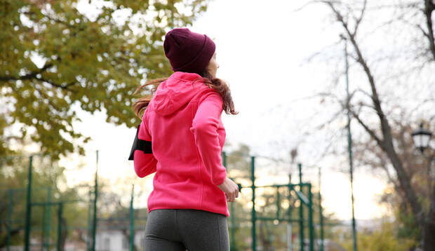 Abgase und Lärm stressen unseren Körper selbst beim Sport und können so die Stoffwechselstörung HPU begünstigen