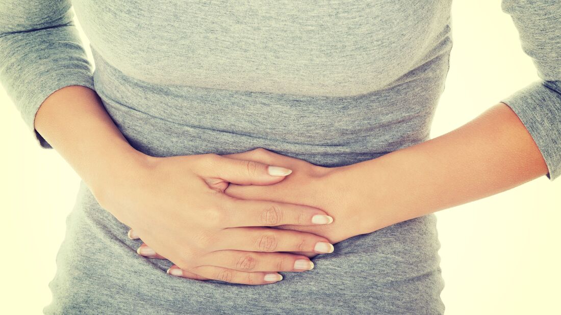 Besonders starke Periodenschmerzen können ein Hinweis auf Endometriose sein