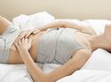 Das prämenstruelle Syndrom, auch PMS genannt, hat viele Symptome, die Frauen das Leben schwer machen