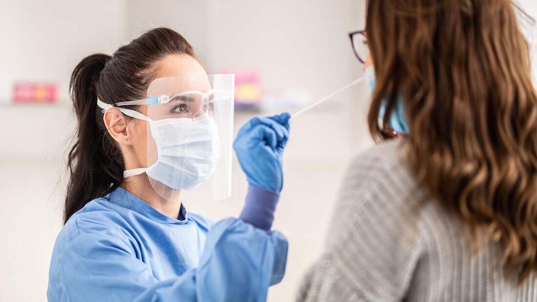 Die Ansteckungen mit der Omikron-Variante des Corona-Virus steigen rasant an