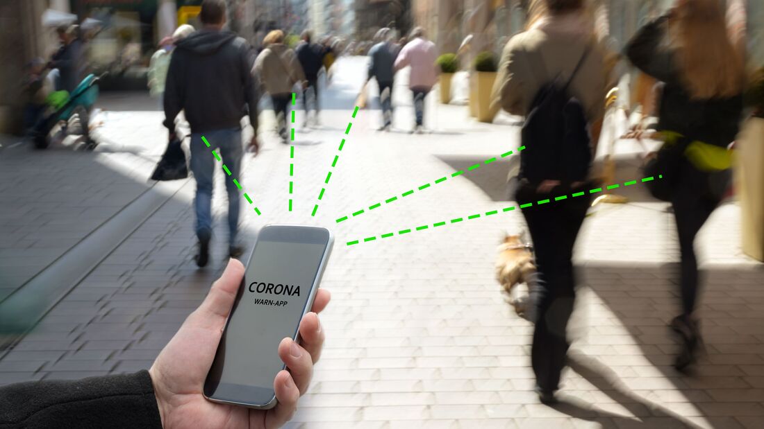 Die Corona-Warn-App nimmt mittels Bluetooth Signale anderer Smartphones verschlüsselt auf