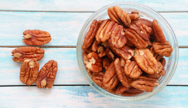 Die Pekanuss hat Ähnlichkeit mit der Walnuss