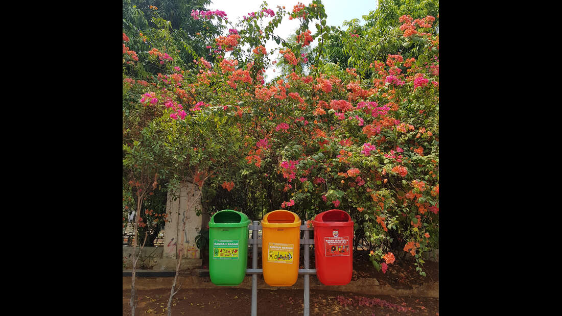 Drei Recycling Mülleimer