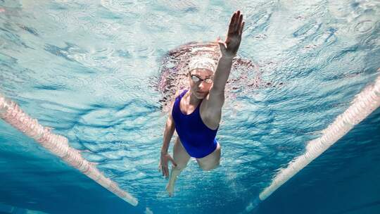 Effektiv abnehmen beim Schwimmen