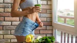 Fit,Woman,Drinking,Vegetable,Green,Detox,Smoothie.,Raw,Food,Diet
