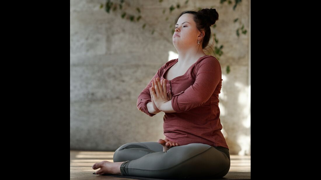 Frau beim Meditieren