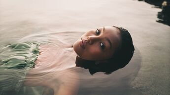 Frau im Wasser