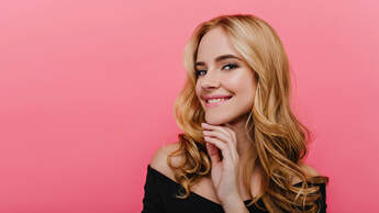 Frau mit feinem Haar