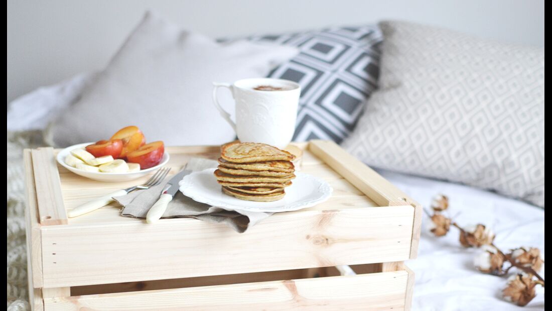 Frühstück am Bett mit Protein-Pancakes