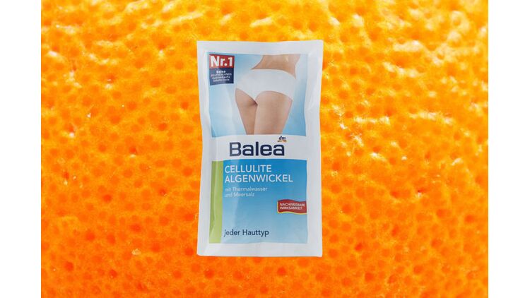 Gegen Cellulite: Entschlackende Cellulite Algenwickel von Balea über dm