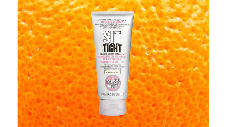 Gegen Cellulite: Im Sitzen straffendes Anti-Cellulite Körpergel von Soap & Glory über Douglas
