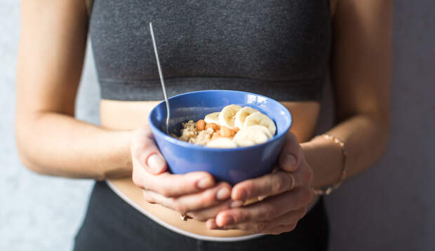 Haferflocken sind für Sportlerinnen ideal, da sie jede Menge Power liefern
