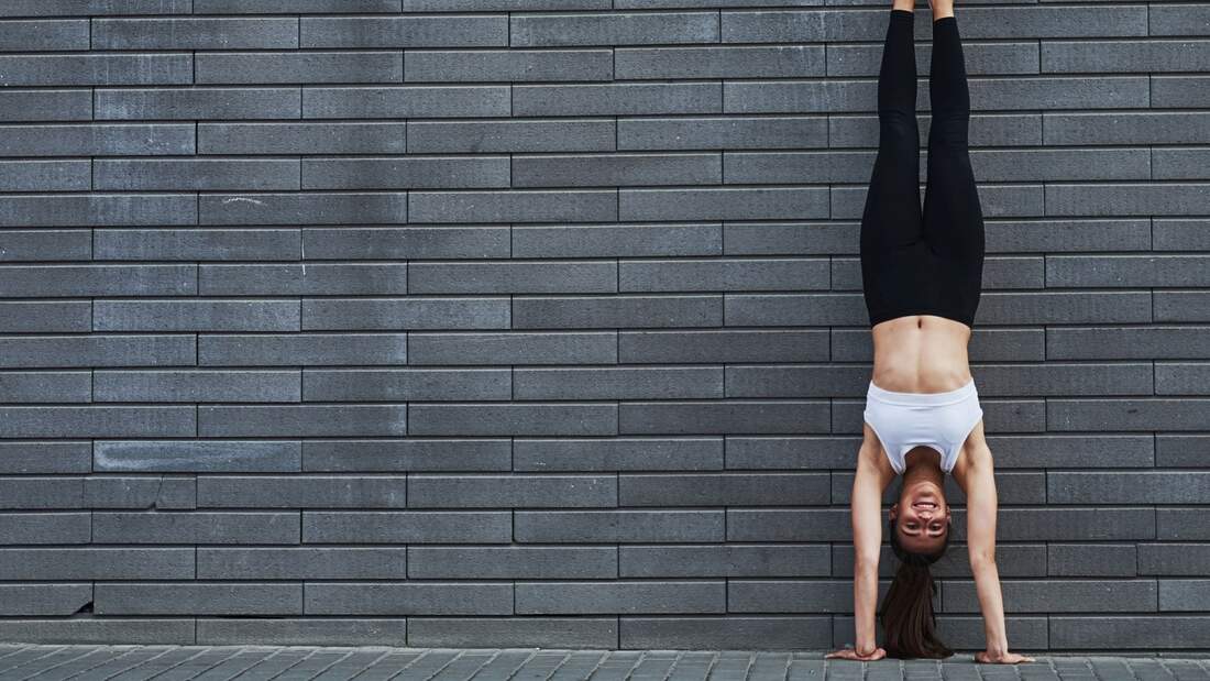 Handstand Lernen 6 Ubungen Women S Health