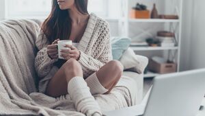 Kakao und Ingwer-Tee helfen bei PMS-Beschwerden