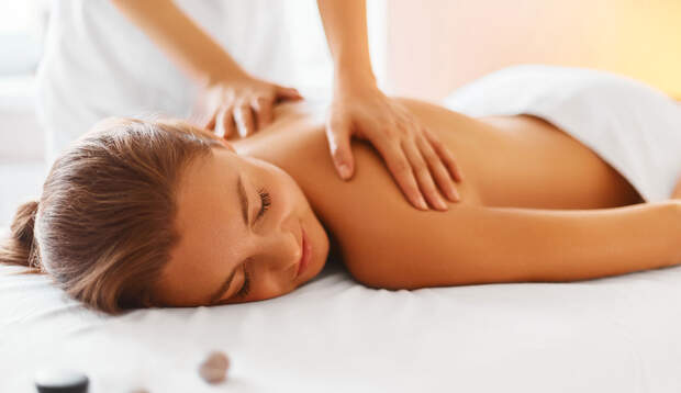 Massagen können das Stresshormon Cortisol im Körper um bis zu 53 Prozent senken.