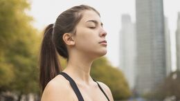 Mit der richtigen Atemtechnik kannst du deine Leistungen in jedem Workout verbessern.