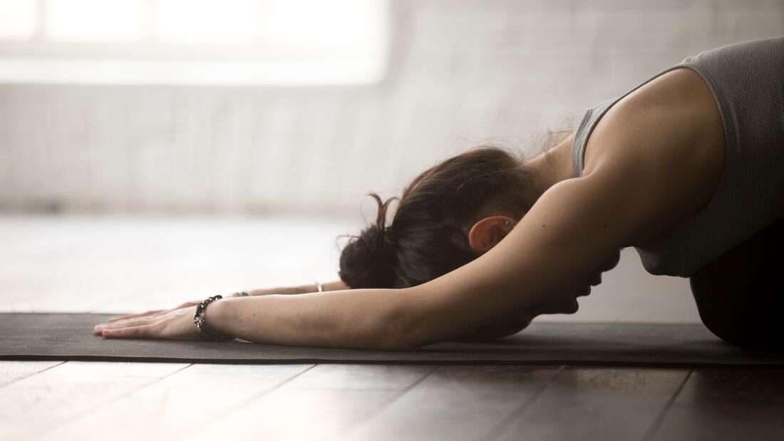 Mit diesen Yoga-Übungen können Sie am Feierabend relaxen
