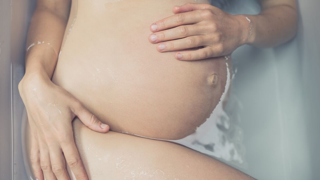 Mit ein paar Vorsichtsmaßnahmen steht einem Orgasmus trotz Babybauch nichts im Weg