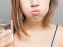 Mundspülungen können die Zahngesundheit enorm steigern, und durch Viren ausgelöste Krankheiten reduzieren