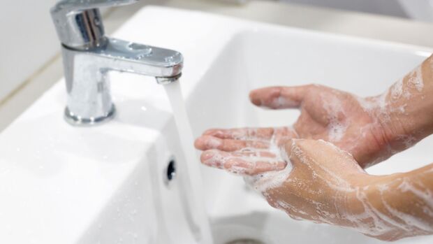 Regelmäßiges, gründliches Händewaschen hilft am effektivsten vor einer Ansteckung mit dem Coronavirus