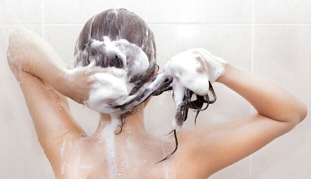 Trocknet Shampoo die Haare aus?