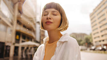 Volumen-Frisuren / Sommer 2023 / Look Studio Shutterstock / Bob-Haarschnitt