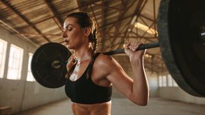 Zeit sparen und trotzdem effektiv trainieren – mit diesen 5 Fatburner-Übungen geht das.