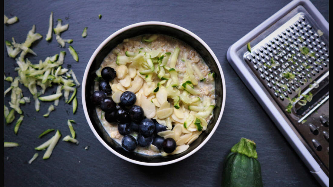 Zucchini-Porridge ist das ideale Frühstück