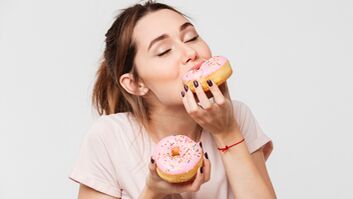 Zuckerhaltige Lebensmittel lassen den Blutzucker sehr schnell ansteigen, das kann auf Dauer Diabetes-Typ-2 auslösen
