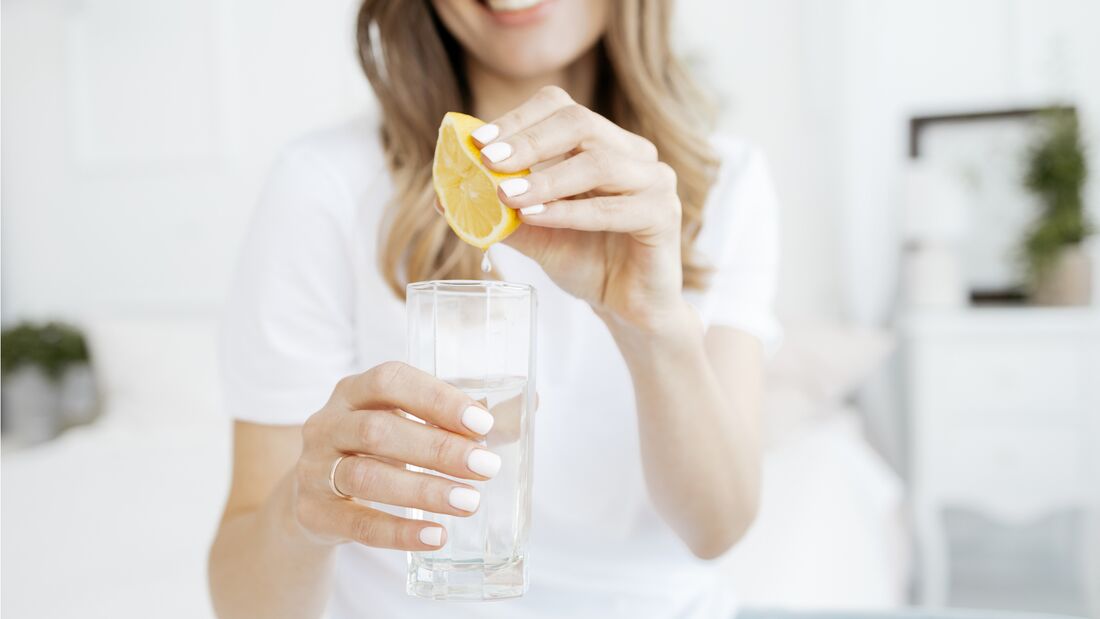 Mit diesen 6 Tipps schaffst du es täglich mehr Wasser zu trinken