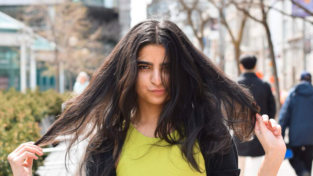 Anti-Frizz-Produkte-im-Test-Diese-Produkte-helfen-bei-gekr-useltem-abstehendem-Haar
