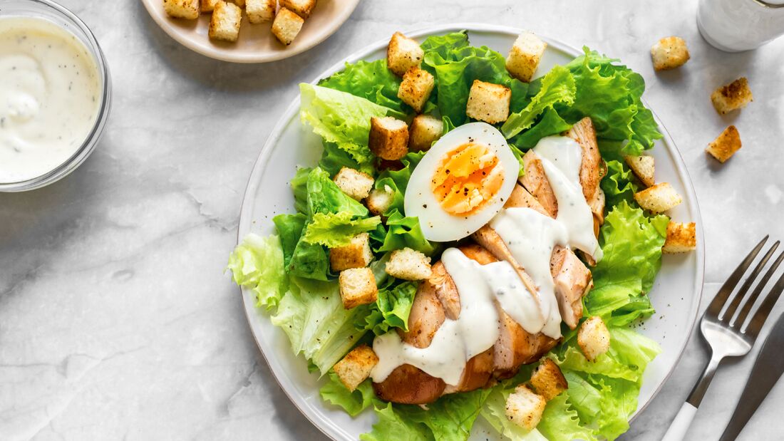 Kalorien-Check: Die 5 übelsten Dickmacher im Salat